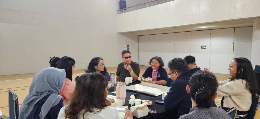 Another image of of certain participating group currently discussing the issues presented.